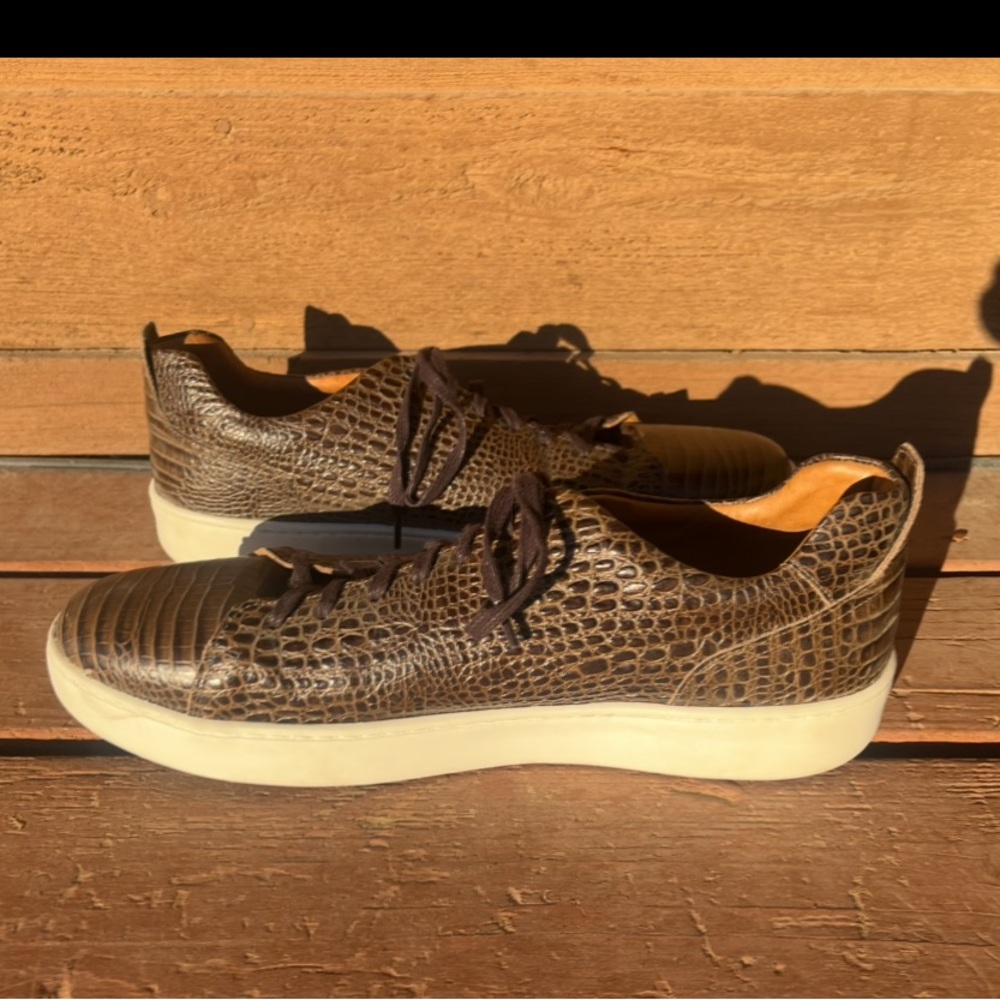 Donald Pliner crocodile leather print lace up men’s shoes. Size 13 M.